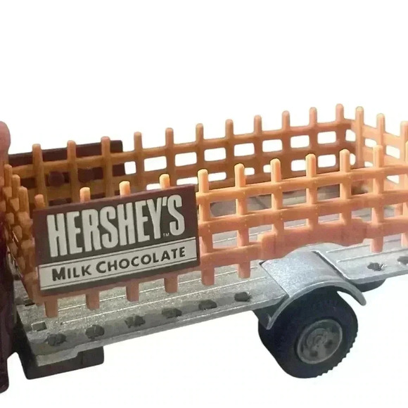 AHL American Highway Legends
Hershey's vintage truck 1:64 New Die
Cast Models - Picture 12 of 13